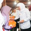 Khofifah Salurkan Bansos dan BKK Rp 4,76 M untuk Warga Ponorogo