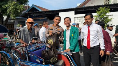 Polres Ponorogo dan Mahasiswa Gelar Baksos, 250 Tukang Becak Dapat Paket Sembako