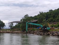 Keluhan Nelayan Dipenuhi, Sedimentasi Pelabuhan Tamperan Pacitan Mulai Dikeruk Hari Ini