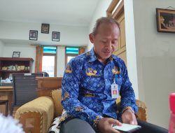 Pemkab Pacitan Terapkan Stiker “Keluarga Pra Sejahtera” pada Rumah Penerima Bansos