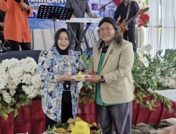 Bunda Rita Apresiasi Produksi Air Mineral Lokal Ponorogo