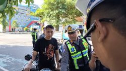 Kacamata Pintar Satlantas Sasar Pelanggar Helm di Ponorogo