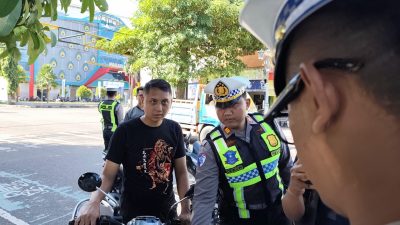 Kacamata Pintar Satlantas Sasar Pelanggar Helm di Ponorogo