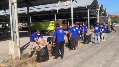 Gerakan Langit Biru, Demokrat Ponorogo Bersihkan Sampah Plastik