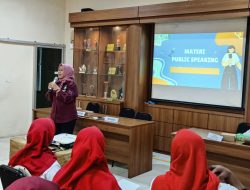 Dikopumin Pacitan Gandeng Pelatih Public Speaking untuk Buruh Pabrik Rokok